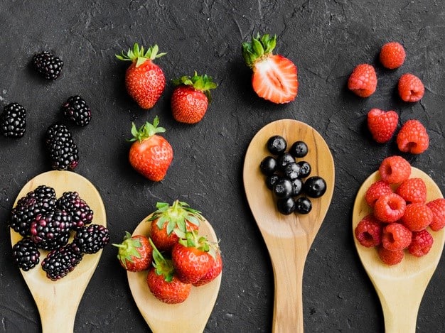 different types of berries rich with antioxidants